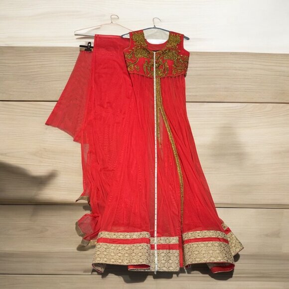 Elegant Coral and Yellow Gold Indian Attire – 5 Pieces - Size M - Picture 5 of 6